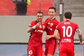 开云注册-赛地聚焦：荷甲今晚热度飙升；山东泰山强势反弹；态度坚定；赛程密集仍需轮换的简单介绍