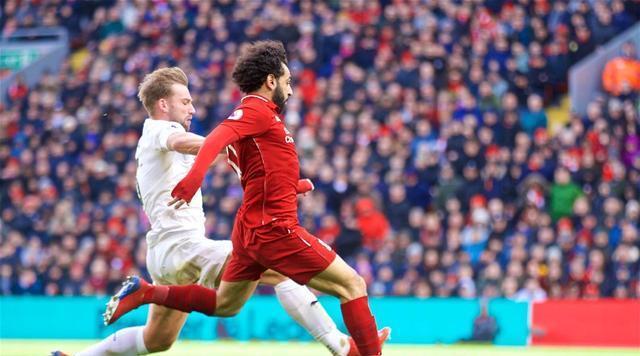 包含国际比赛日尼斯主帅复盘凯恩在IG比赛中大比分领先，今夜利物浦调整名单以备欧冠瞬间刷屏的词条